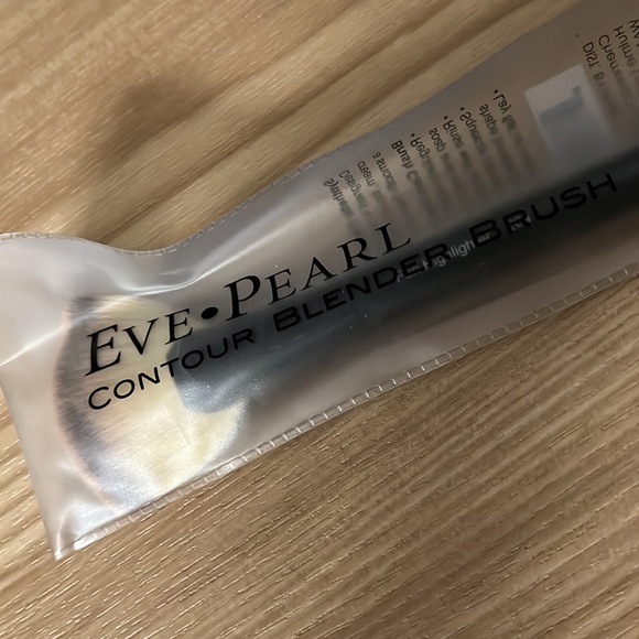 Eve Pearl Dual Ended Contour & Fan Highlight Brush Set - Picture 4 of 5